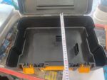 اندازه‌گیری عرض داخلی جعبه ابزار مهر با متر